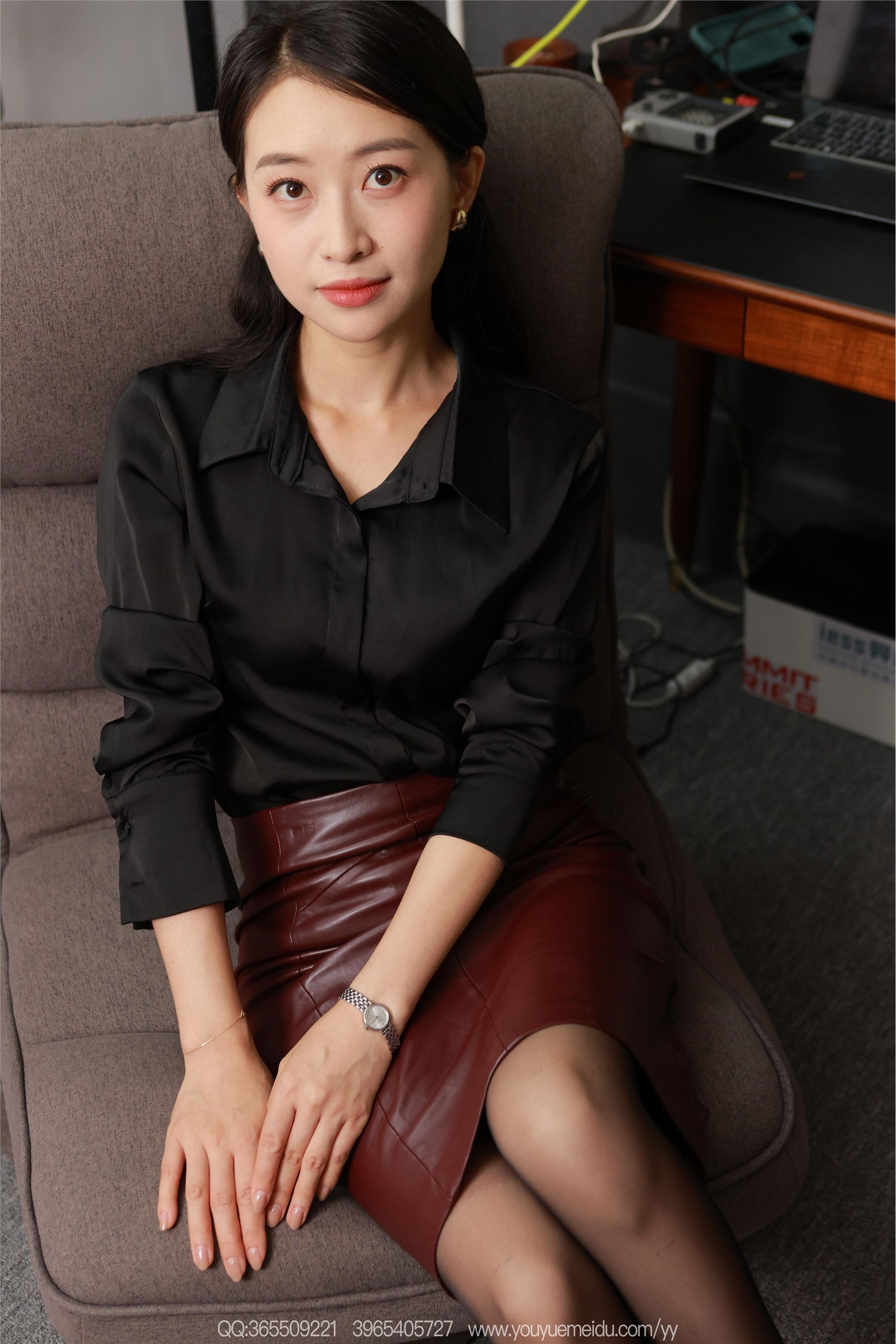 IESS异思趣向  2025.08.20 丝享家 2136 小婕《酒红穿搭》